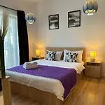 Glam Lipatti Near Iulius Mall And City Center Apartman *