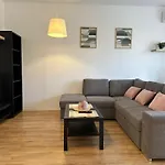 Glam Lipatti Near Iulius Mall And City Center Apartman