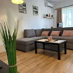 Glam Lipatti Near Iulius Mall And City Center Apartman