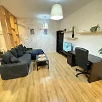 Glam Lipatti Near Iulius Mall And City Center Apartman