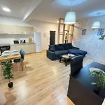 Glam Lipatti Near Iulius Mall And City Center Apartman