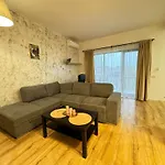 Glam Lipatti Near Iulius Mall And City Center Apartman *