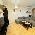 Glam Lipatti Near Iulius Mall And City Center Apartman *