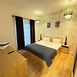 Glam Lipatti Near Iulius Mall And City Center *