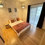 Glam Lipatti Near Iulius Mall And City Center Apartman