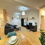 Apartman Glam Lipatti Near Iulius Mall And City Center