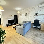 Glam Lipatti Near Iulius Mall And City Center Apartman *