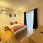 Apartman Glam Lipatti Near Iulius Mall And City Center *