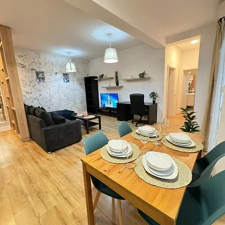 Glam Lipatti Near Iulius Mall And City Center Lägenhet *