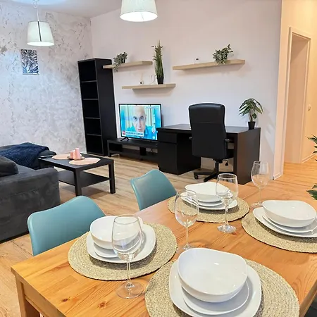 Glam Lipatti Near Iulius Mall And City Center