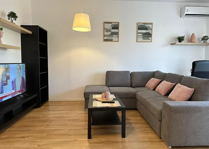 Glam Lipatti Near Iulius Mall And City Center Lägenhet