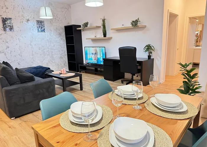 Glam Lipatti Near Iulius Mall And City Center